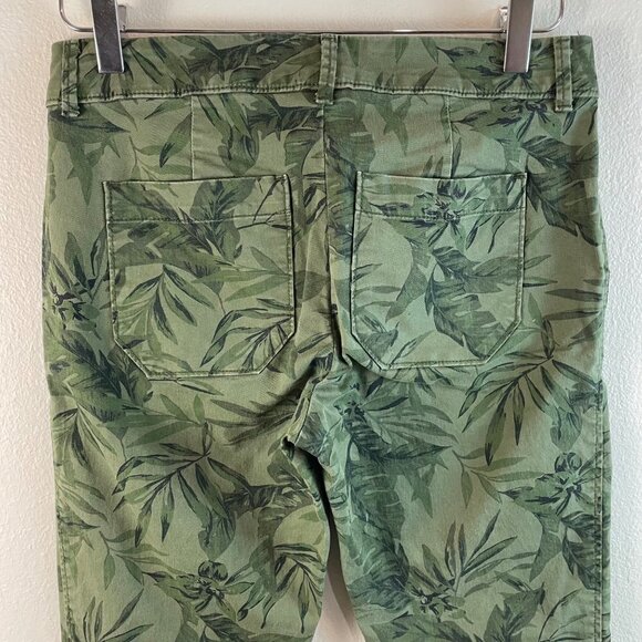 Old Navy Olive Green Leaf Camouflage Print Pixie Pants Size 4 - Picture 9 of 10